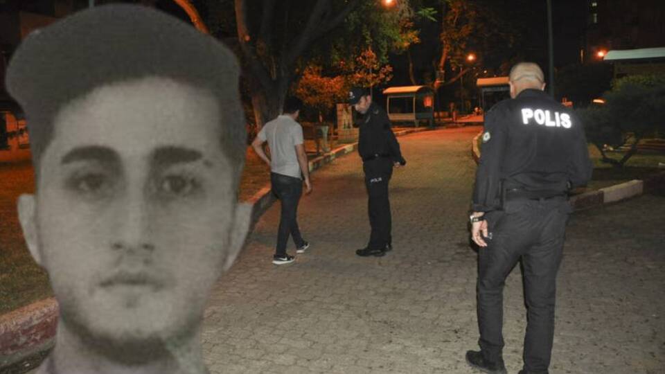 Parkta karşılaştığı husumetlisi bıçakla öldürdü