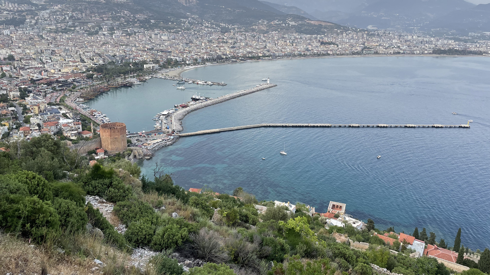 Hem tarihi hem de bitki türleriyle dikkat çekiyor