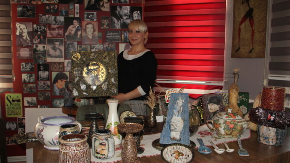 Eski ve atık eşyaları dekoratif ürüne dönüştürüyor