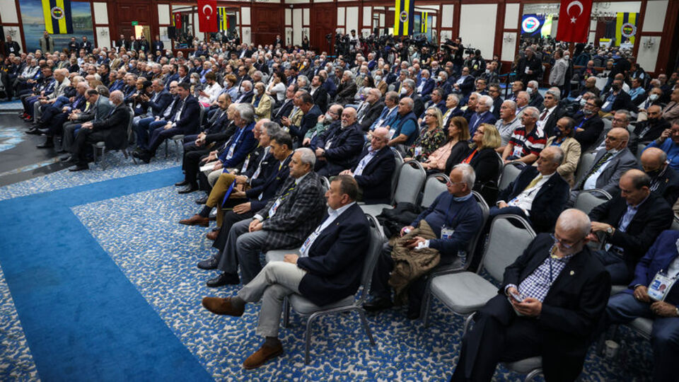 Fenerbahçe Divan Kurulu'nda gerginlik