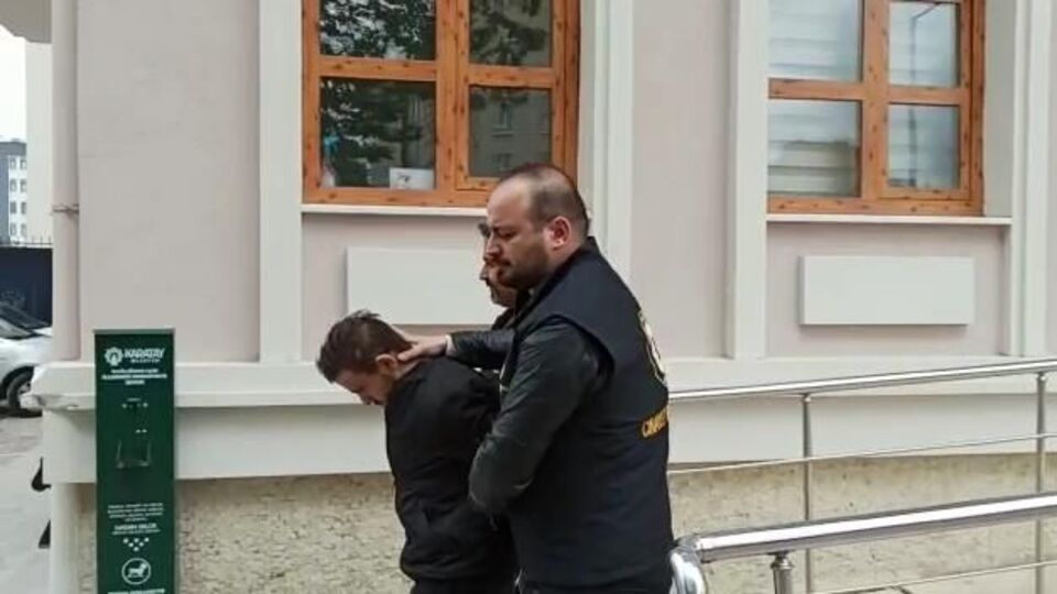 Ev arkadaşı eşyalarını sattı!