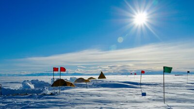Güney Kutbu: Buz kütlesinin altında yatan su rezervuarının sırrı ne?