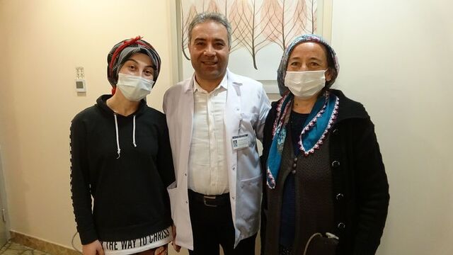 Organ bağışı bekleyen annesine karaciğerinin yarısını verdi