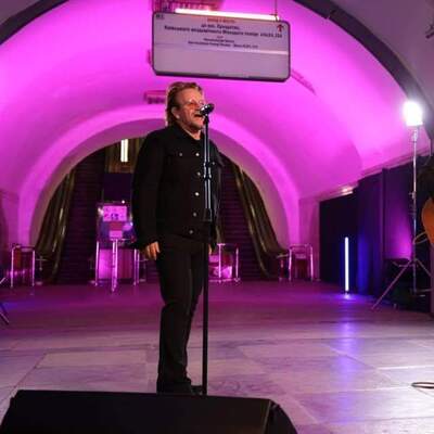 U2 Kiev metrosunda 'özgürlük' konseri verdi