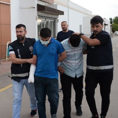 Karşısına tezgah açtığı ustayı başından vurdu