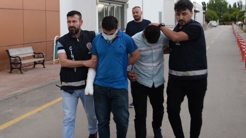 Karşısına tezgah açtığı ustayı başından vurdu