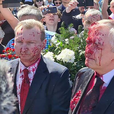 Rus büyükelçiye kırmızı boyalı saldırı