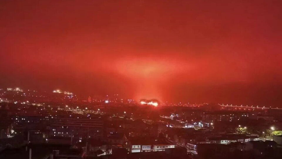 Çin'de kırmızı gökyüzü: Nedeni açıklandı