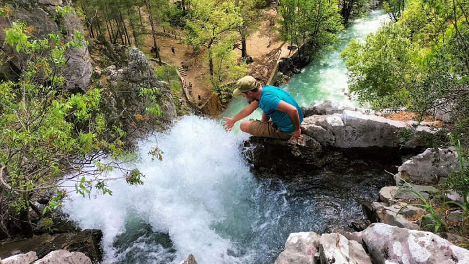 Uçansu Şelalesi'nde bahar canlılığı