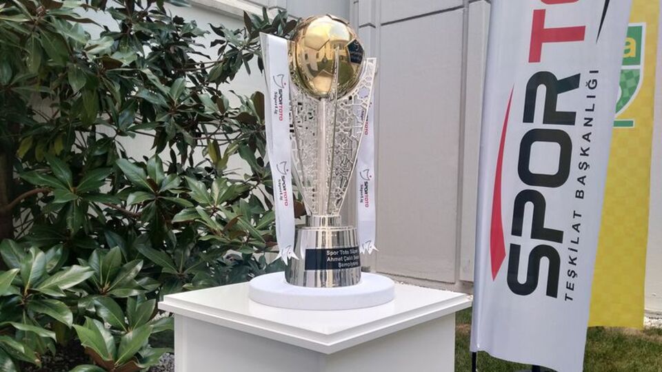 Şampiyonluk kupası sergilendi
