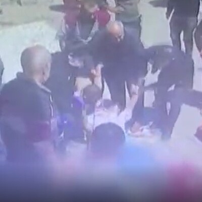 Ev arkadaşını defalarca bıçakladı