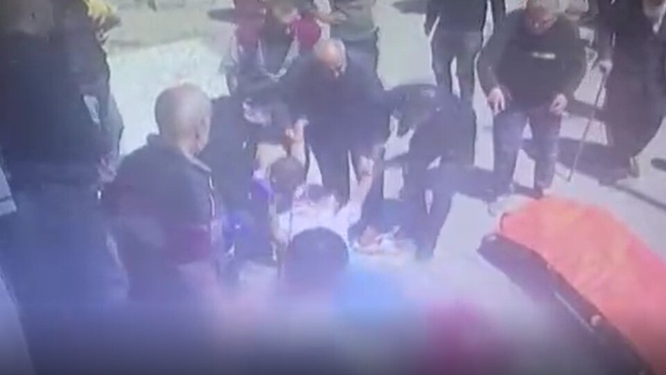 Ev arkadaşını defalarca bıçakladı