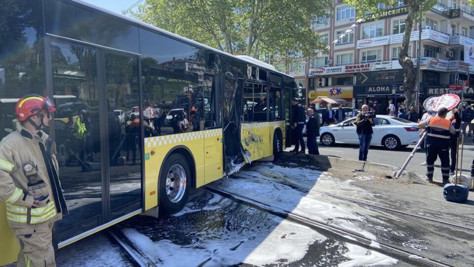 Tramvay ile İETT otobüsü çarpıştı: 6 yaralı!