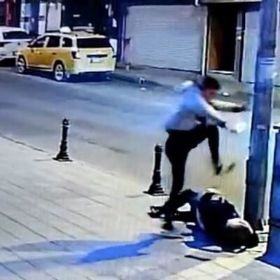 Defalarca bıçaklayıp başını tekmeledi! Trafikte dehşet!