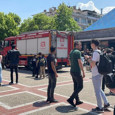 Korkutan olay! Mağazanın tavanı çöktü