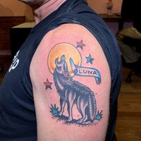 LUNA dövmesi alay konusu oldu