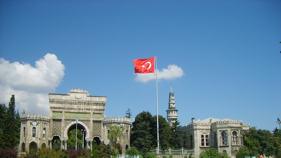 AK Parti'den üniversite öğrencileri için af çalışması