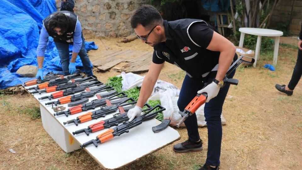 Kaçarken ayağını kırdı! Çiftlik değil cephanelik!