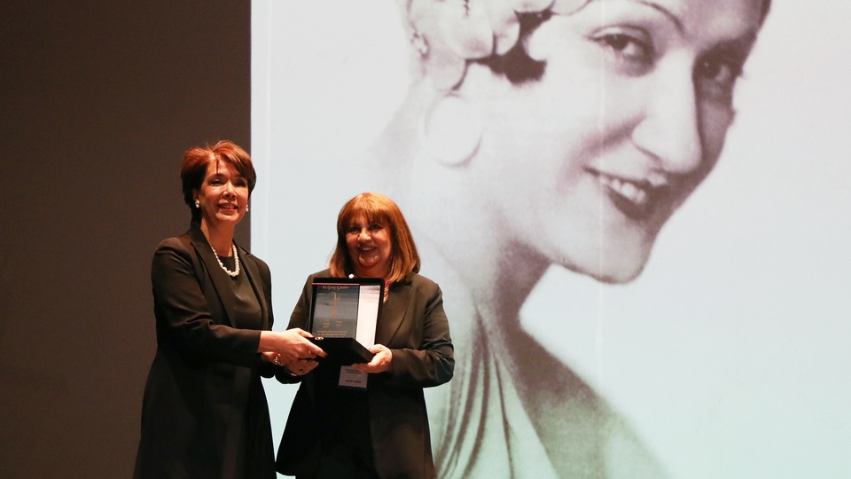 Ödül tiyatronun yıldız kadınlarına