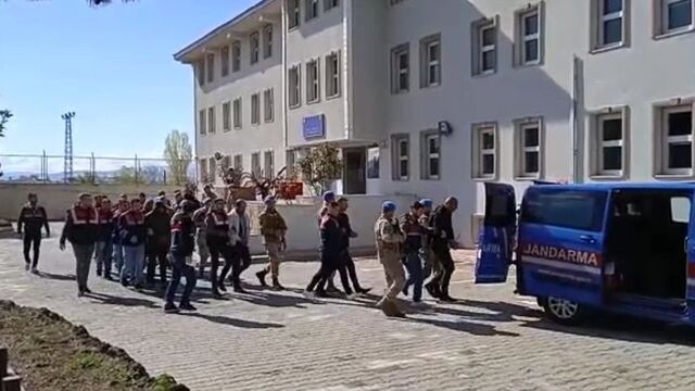 Van'da 'torbacı' operasyonu: 10 şüpheli yakalandı