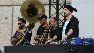 Hey! Douglas'la 'İş Çıkışı' keyfi