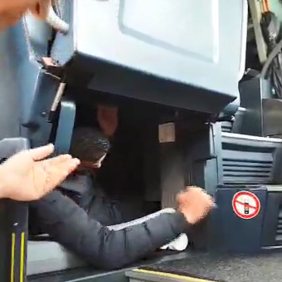 Şoke eden olay! 1 metrekarelik dolaptan çıktılar