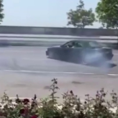 İstanbul'da kaydedildi! Düğün konvoyunun önünü kesti