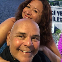 "Bahçende bahar çiçekleri açmış sevgilim"