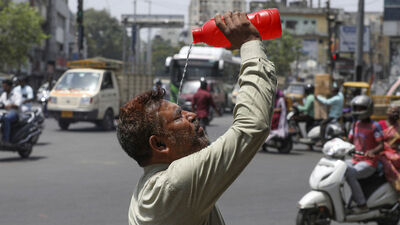 Hindistan'da rekor sıcaklık: Termometreler 49'u gösterdi!