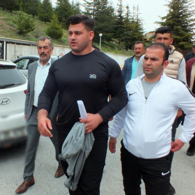 Milli güreşçi Kayaalp'ten karıştığı trafik kazasına ilişkin açıklama