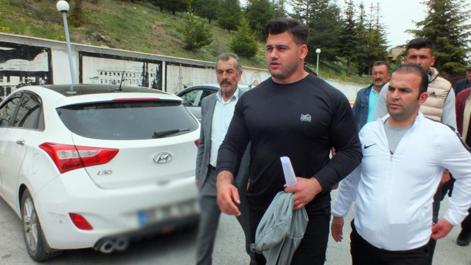 Milli güreşçi Kayaalp'ten karıştığı trafik kazasına ilişkin açıklama