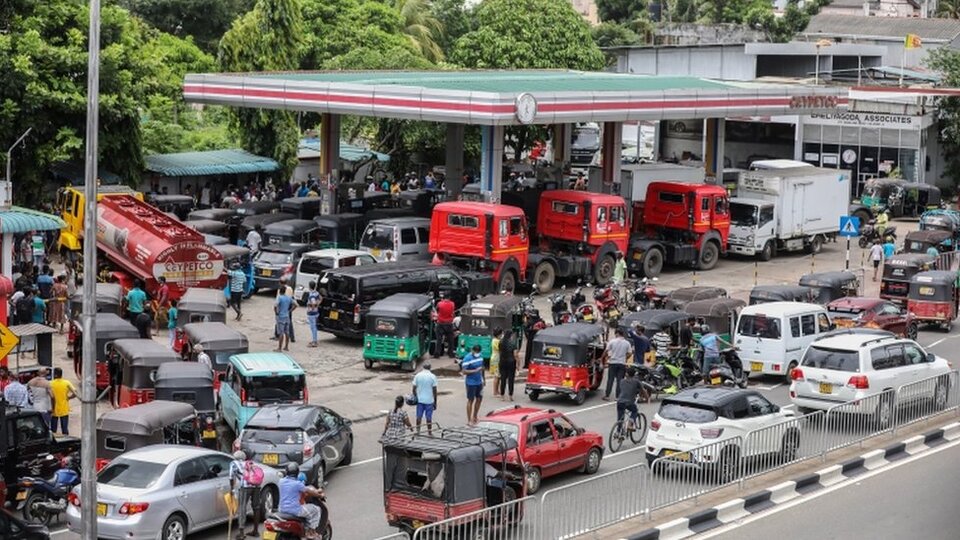 Sri Lanka Başbakanı: Bir günlük benzinimiz kaldı