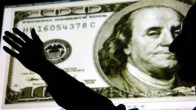 Dolar aylar sonra 15.80'i aştı