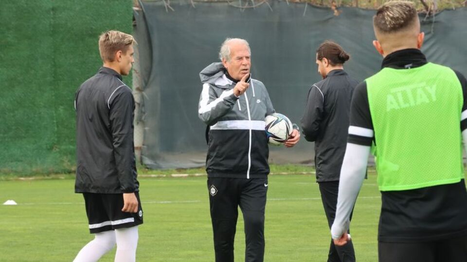 Denizli, Altaylı futbolcularla görüştü