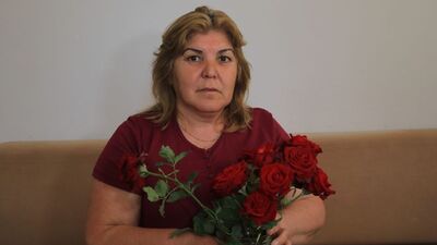 Herkesin başına gelebilir! Çiçeği alıp imza attı!