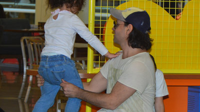 Çocuklarıyla eğlendi