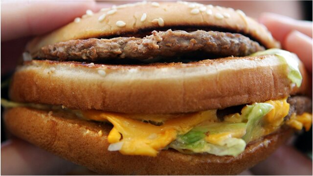 McDonald's'a dava açıldı: reklamlarında hamburgerleri olduğundan büyük gösteriyor