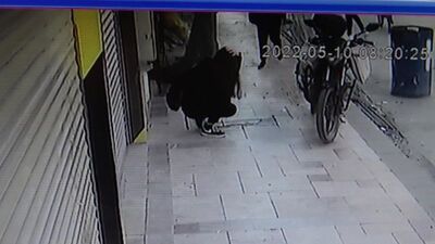 Kaldırımda yürüyordu! Kanlar içinde kaldı!