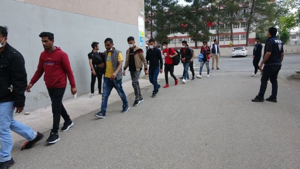 Adıyaman'da 76 kaçak göçmen yakalandı