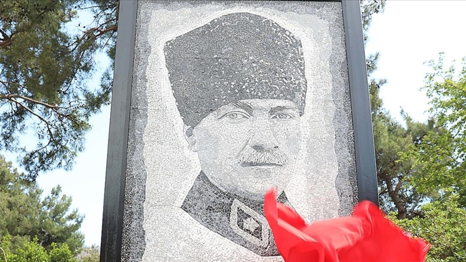25 bin taştan Atatürk anıtı