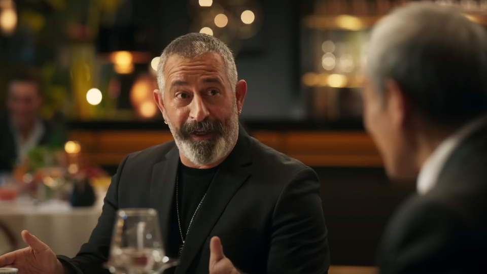 Cem Yılmaz'dan göndermeli mesaj