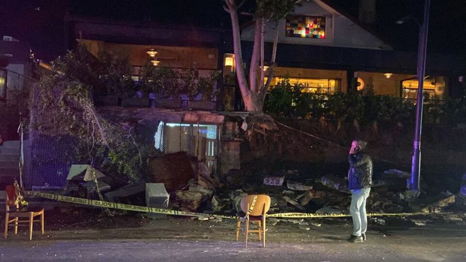 Ünlü restoranın istinat duvarı çöktü: 1 ölü!