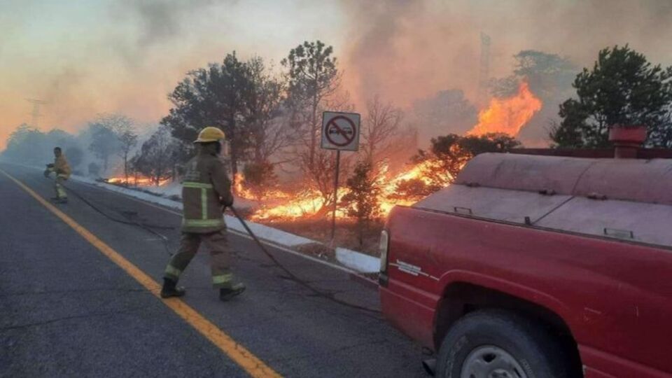 Meksika'da yüz yüze eğitime yangın freni