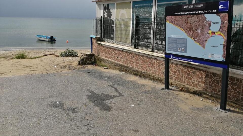 İstanbul sahillerine 100 tsunami tabelası
