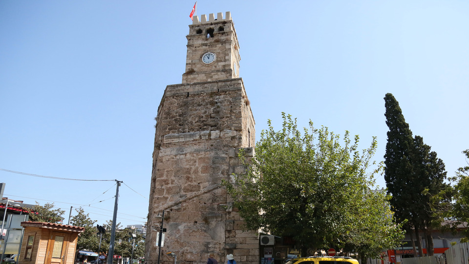 Saat Kulesi'nde betona gömülü tarih çıktı!