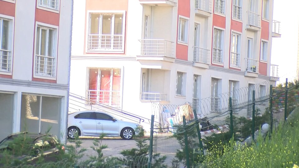 Sitede şüpheli ölüm! Genç kız 10'uncu kattan düştü