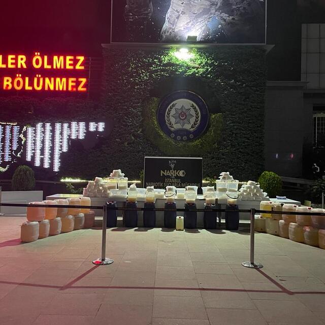 İstanbul'da 1️ ton 117 kilogram metamfetamin ele geçirildi
