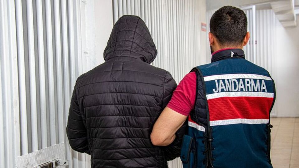 Deniz Baykal ve bazı MHP'lilere ait görüntüleri yayınlayan 2 kişi tutuklandı