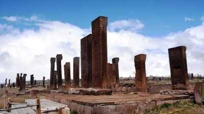 Ahlat'taki mezar taşları tarihe ışık tutuyor