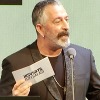 Cem Yılmaz'dan 'milyarder' esprisi